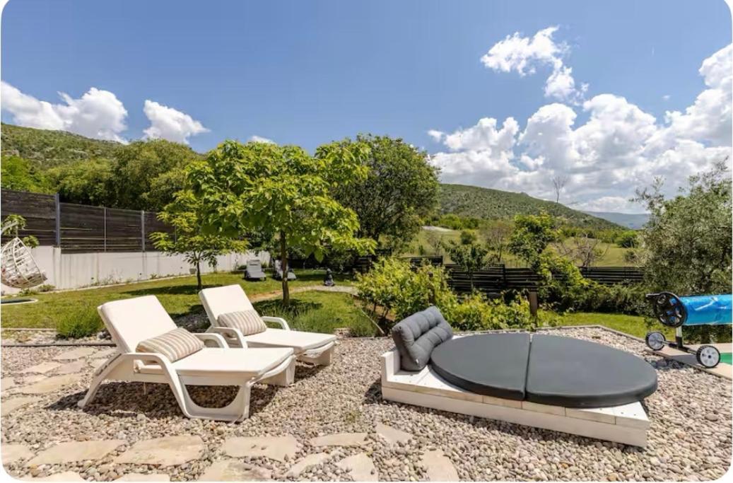 Villa Mona ,Heated Swimming Pool โมสตาร์ ภายนอก รูปภาพ